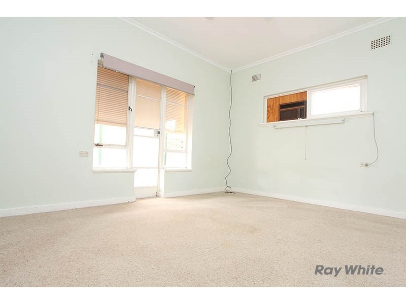 8 Sabine Street, Clare SA 5453