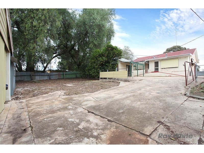 8 Sabine Street, Clare SA 5453