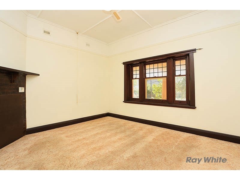 10 Agnes Street, Clare SA 5453