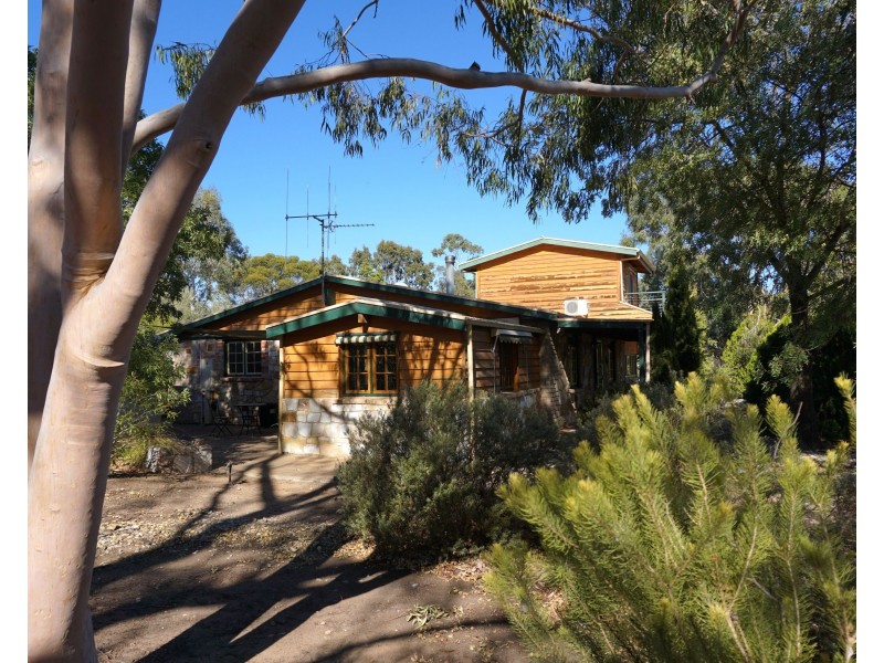 118 White Hut Road, Clare SA 5453