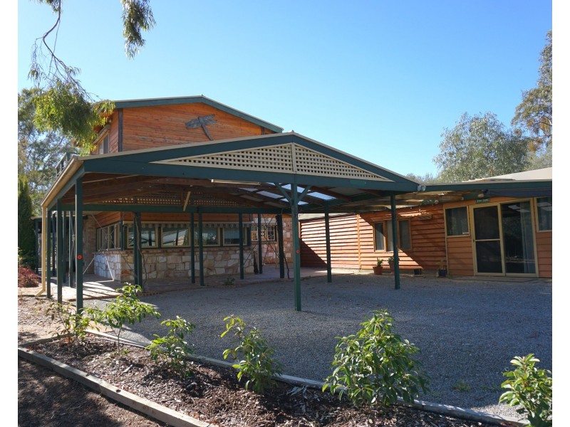 118 White Hut Road, Clare SA 5453