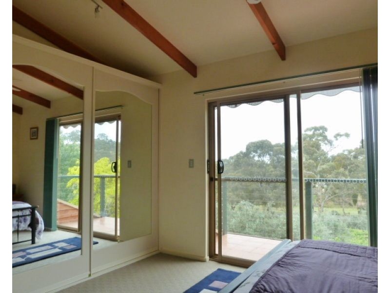 118 White Hut Road, Clare SA 5453