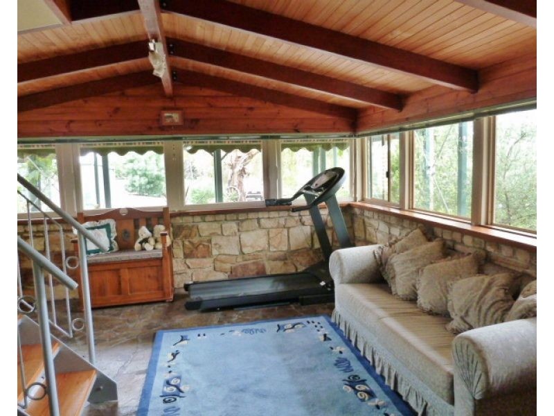 118 White Hut Road, Clare SA 5453