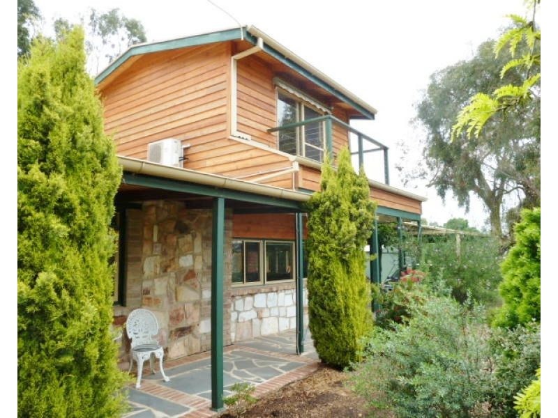 118 White Hut Road, Clare SA 5453