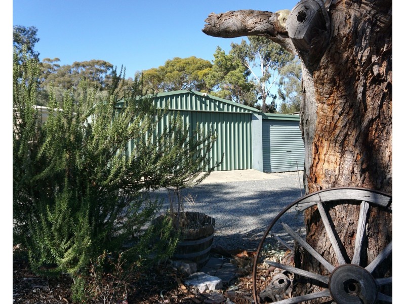 118 White Hut Road, Clare SA 5453