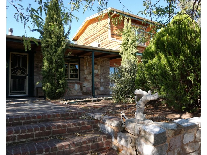 118 White Hut Road, Clare SA 5453