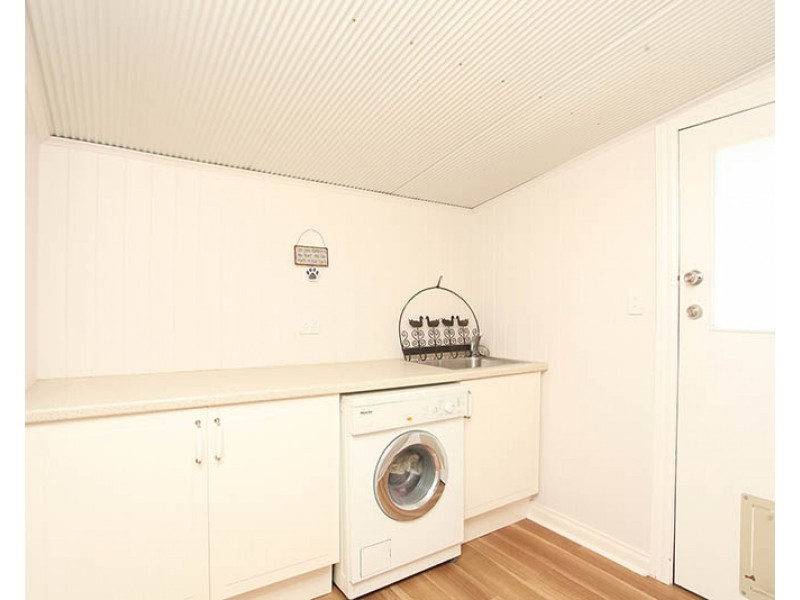 1 Bright Street, Clare SA 5453