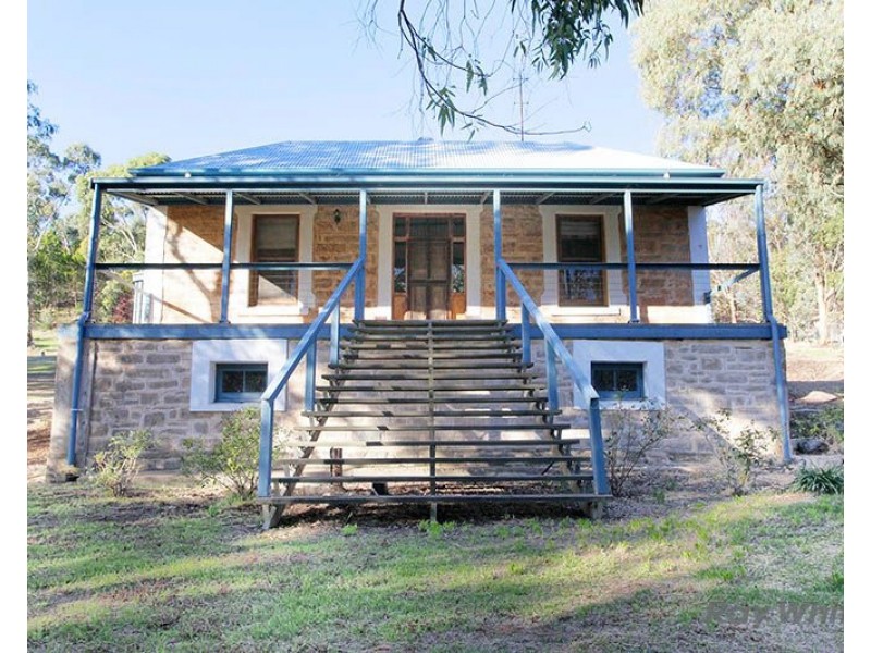 33 Warenda Road, Clare SA 5453