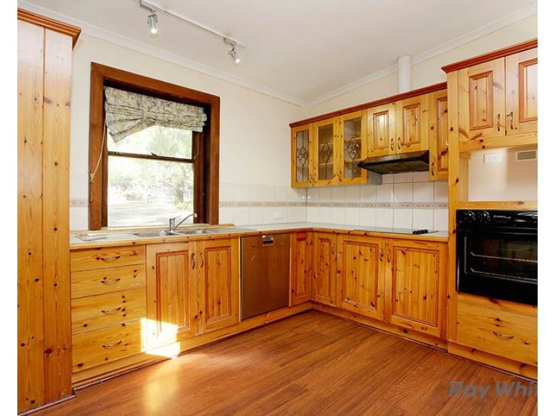 33 Warenda Road, Clare SA 5453