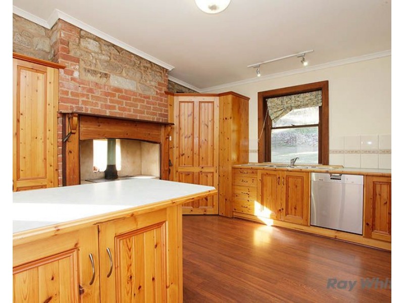 33 Warenda Road, Clare SA 5453