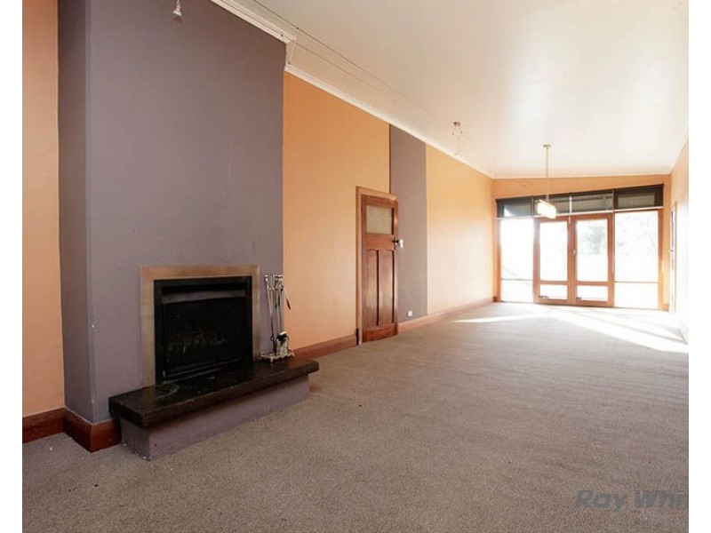 33 Warenda Road, Clare SA 5453