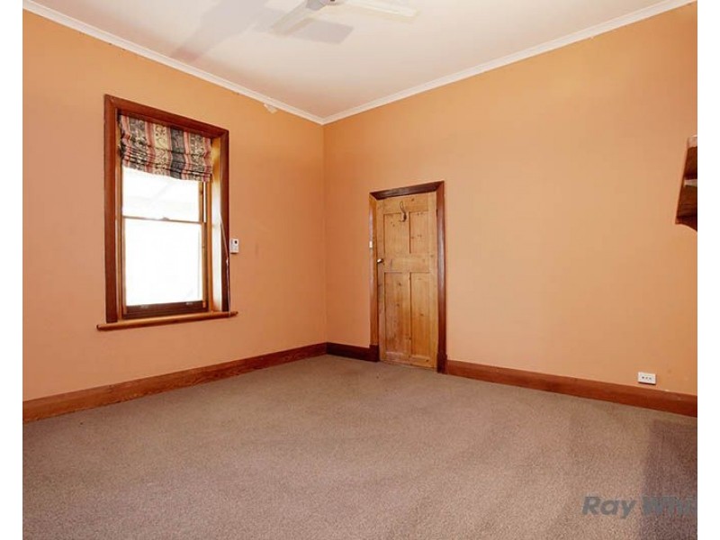 33 Warenda Road, Clare SA 5453