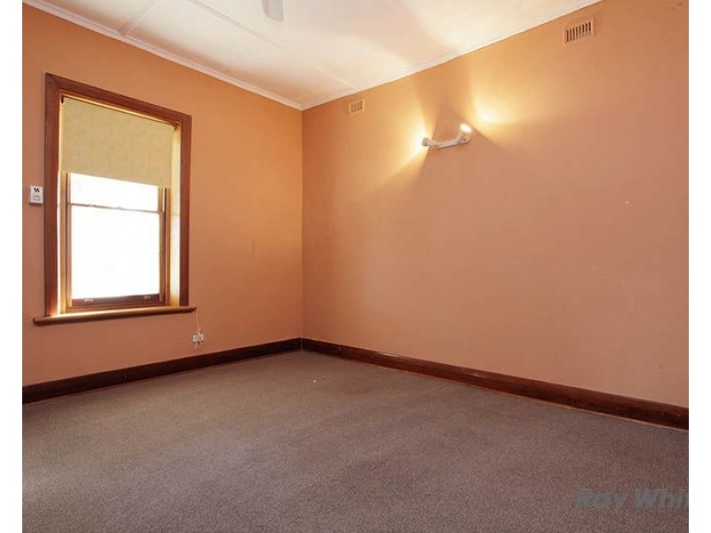 33 Warenda Road, Clare SA 5453