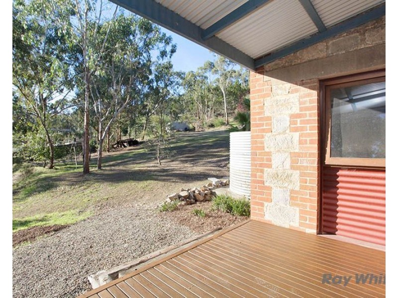 33 Warenda Road, Clare SA 5453