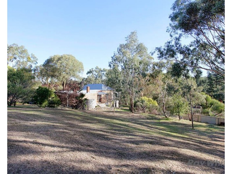 33 Warenda Road, Clare SA 5453