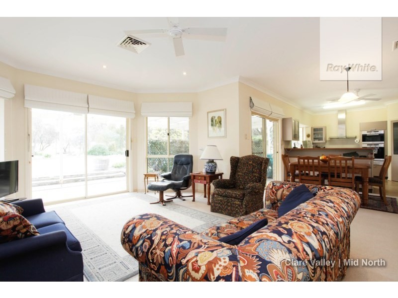 3 Pascoe Court, Clare SA 5453