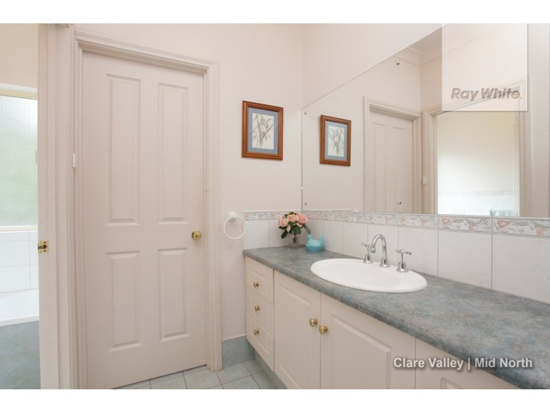 3 Pascoe Court, Clare SA 5453