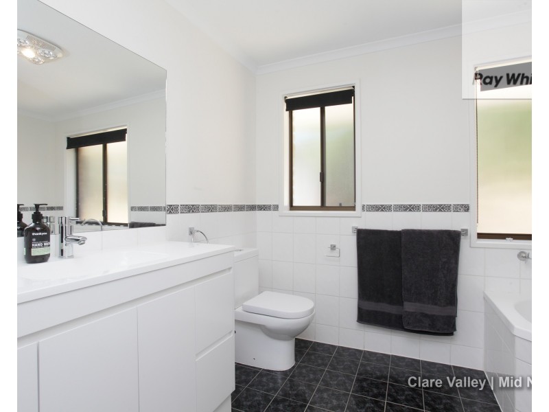 15 Henry Street, Clare SA 5453