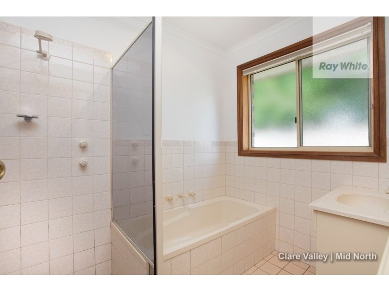 1 McKinnon Park, Clare SA 5453