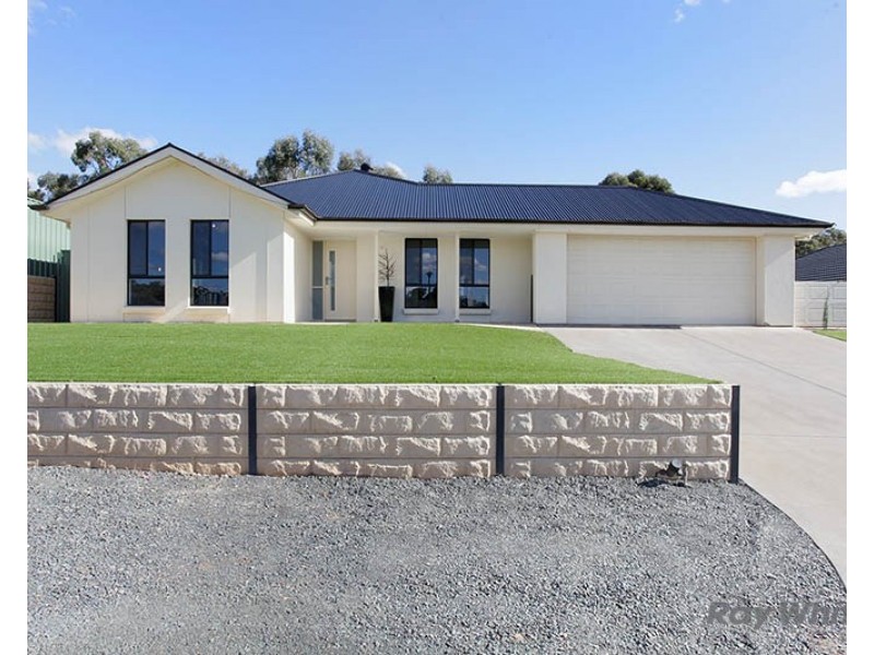 10 Tamblyn Street, Clare SA 5453