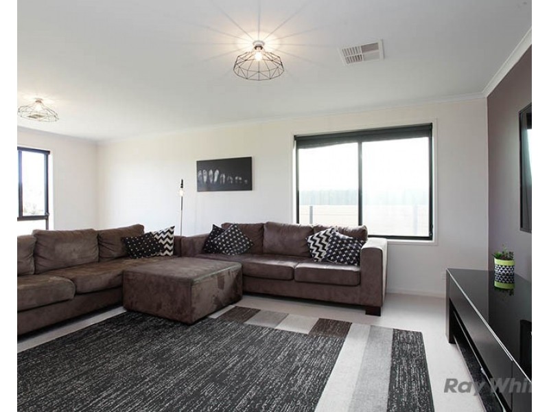 10 Tamblyn Street, Clare SA 5453