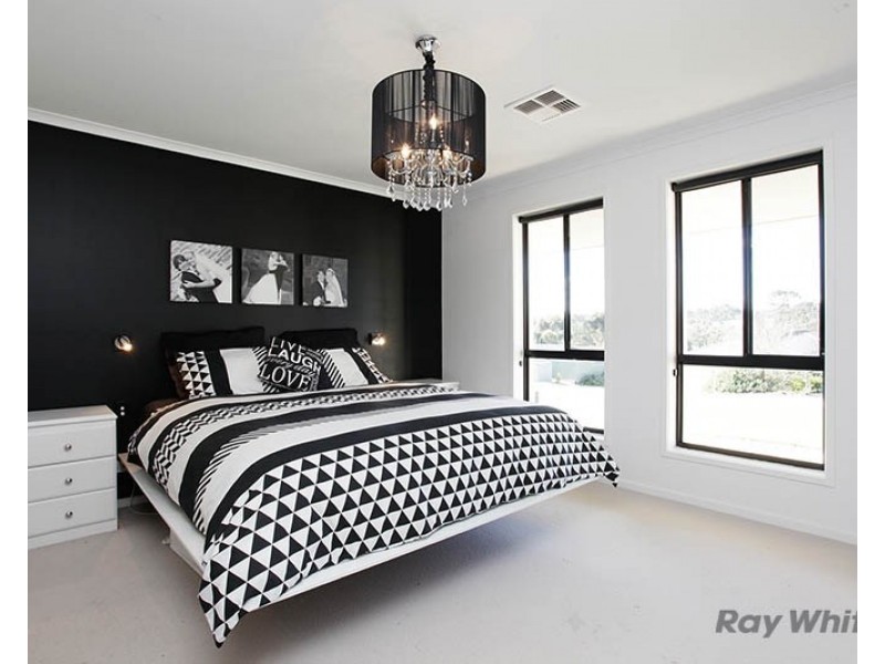 10 Tamblyn Street, Clare SA 5453