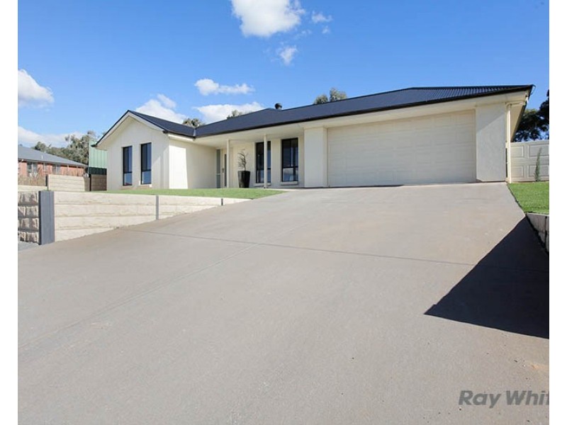 10 Tamblyn Street, Clare SA 5453