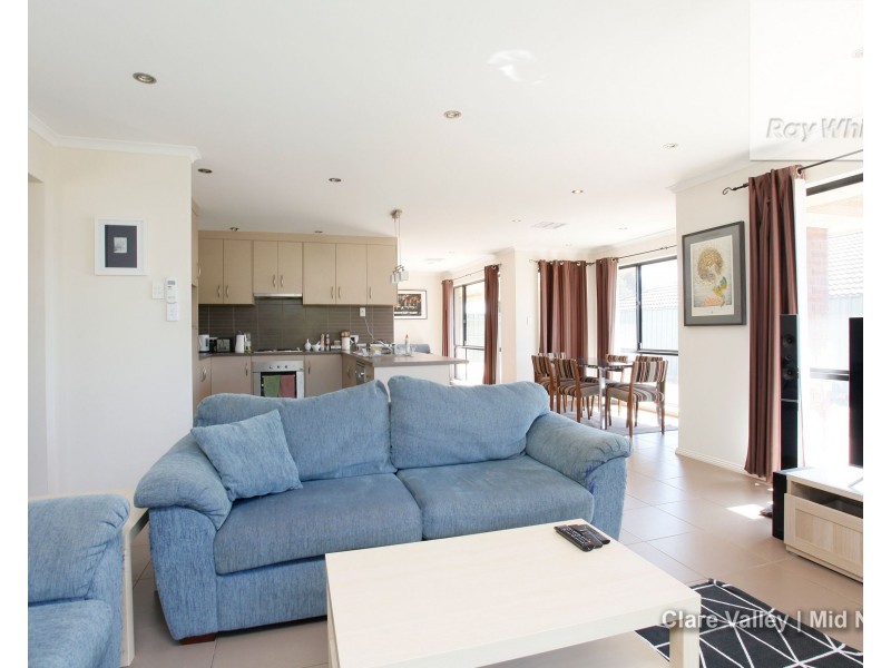 19 Pandappa Drive, Clare SA 5453