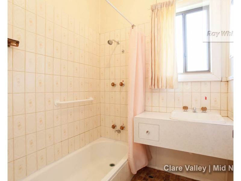 45 Essington Avenue, Clare SA 5453