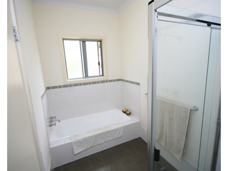 13 Michael Court, Clare SA 5453