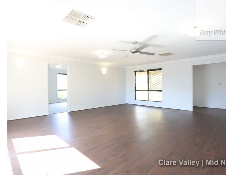 11 Michael Court, Clare SA 5453