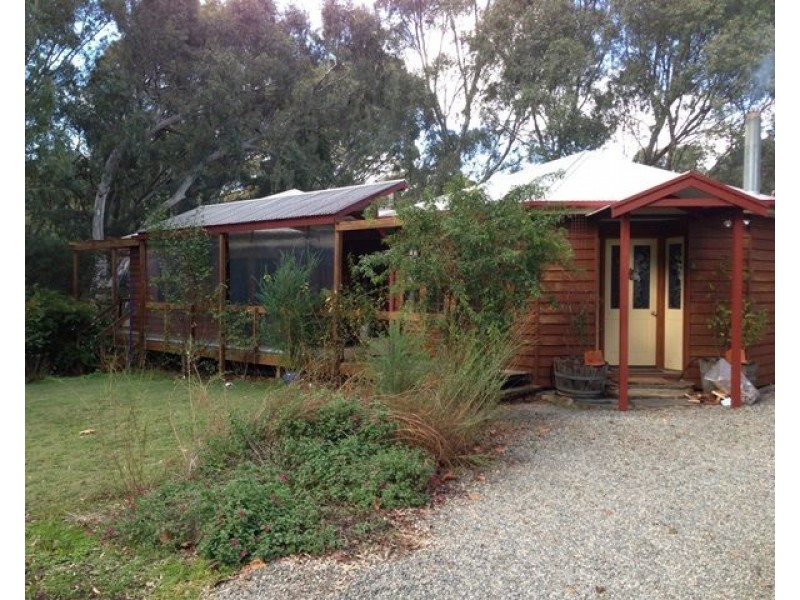 11 Powell Place, Clare SA 5453