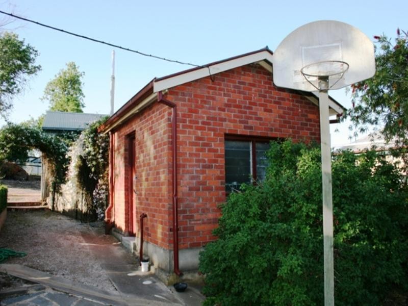 9 Harriett Street, Clare SA 5453