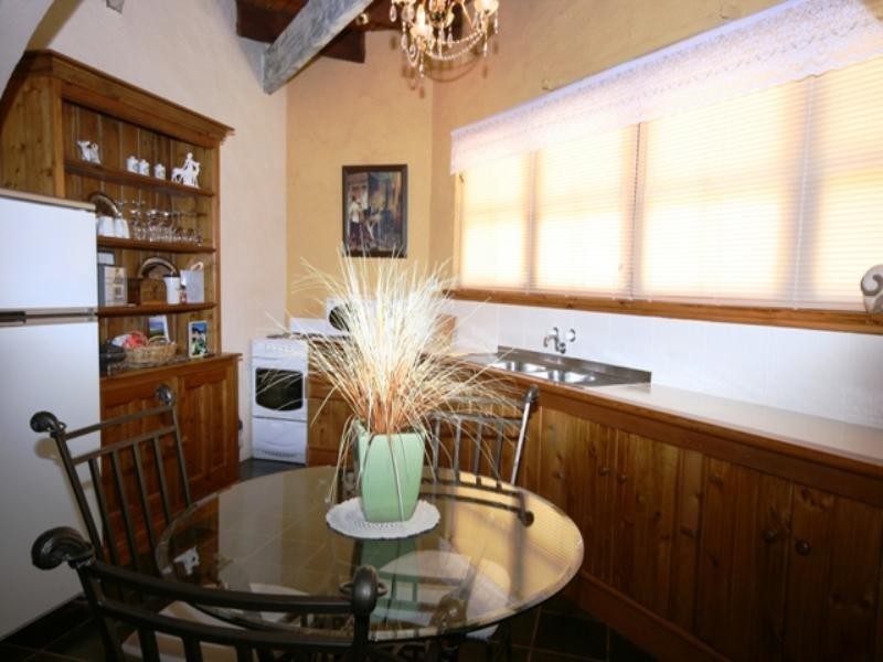 15 Vanga Avenue, Clare SA 5453