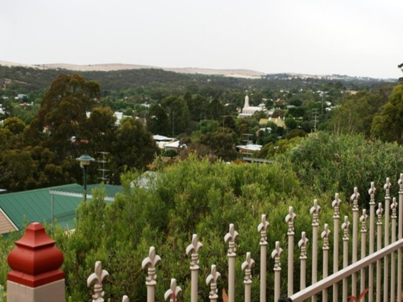 10 Michael Court, Clare SA 5453