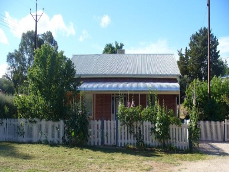 11 Harriet Street, Clare SA 5453