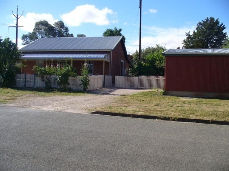 11 Harriet Street, Clare SA 5453