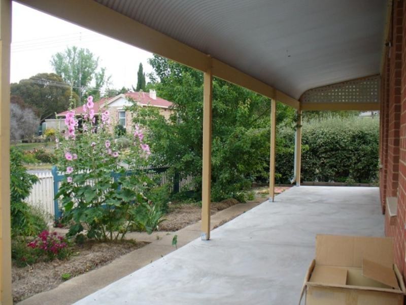11 Harriet Street, Clare SA 5453