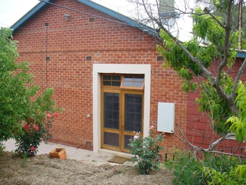 11 Harriet Street, Clare SA 5453