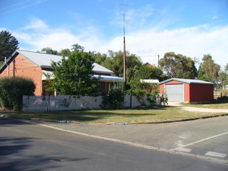 11 Harriet Street, Clare SA 5453