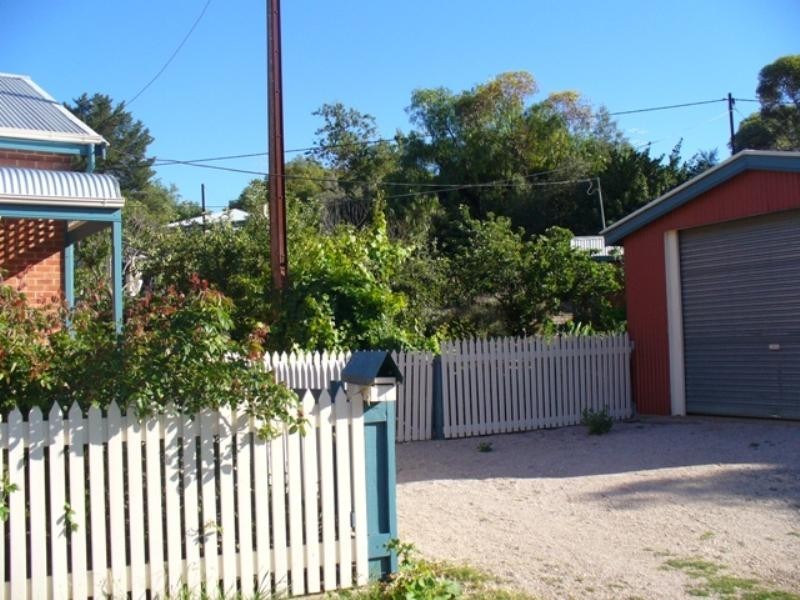 11 Harriet Street, Clare SA 5453