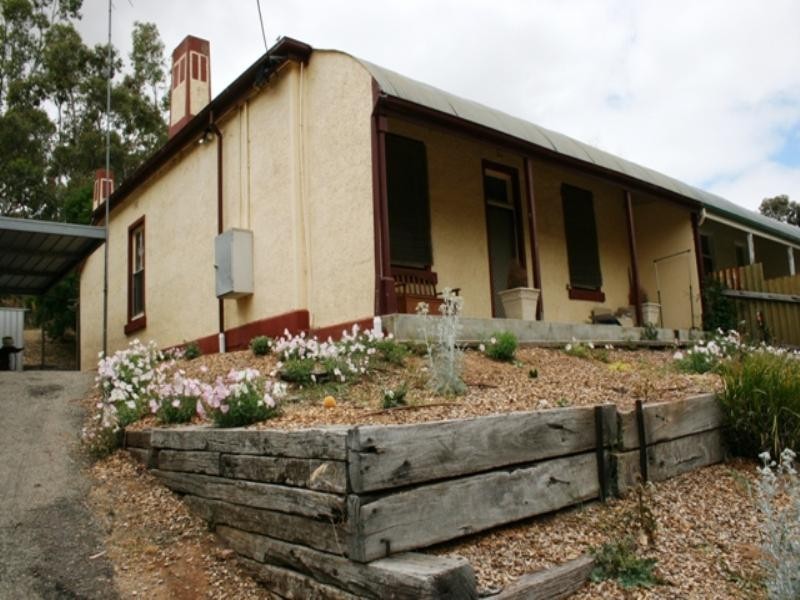 Unit 1 13 Warenda Road, Clare SA 5453