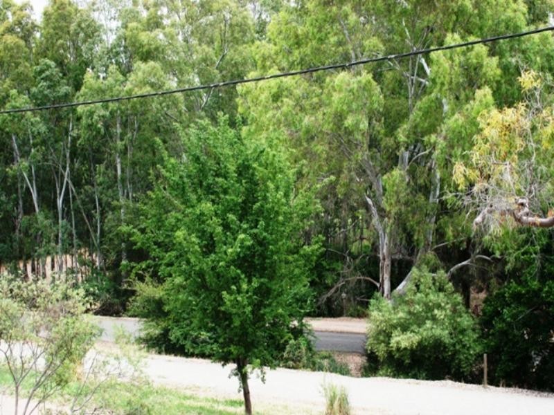 Unit 1 13 Warenda Road, Clare SA 5453