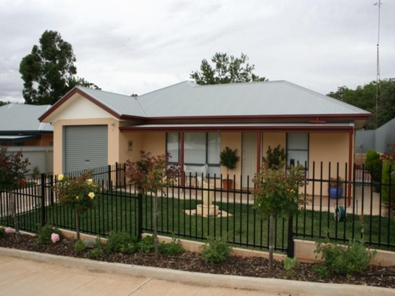 2/10 Harriett Street, Clare SA 5453