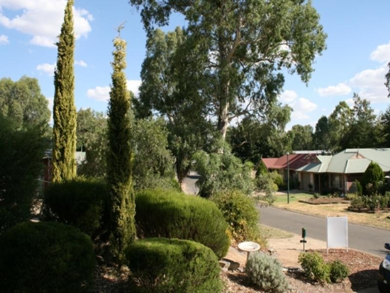 7 McKinnon Park, Clare SA 5453