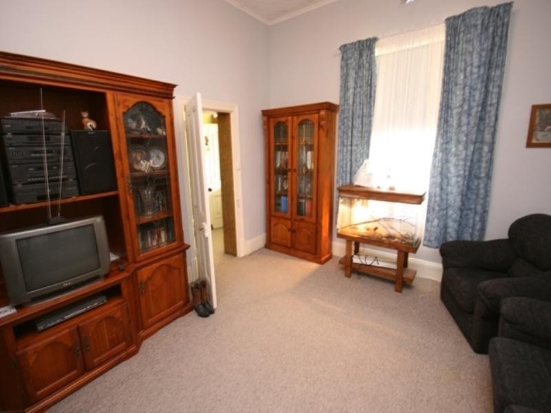 10 Penclawdd Street, Burra SA 5417