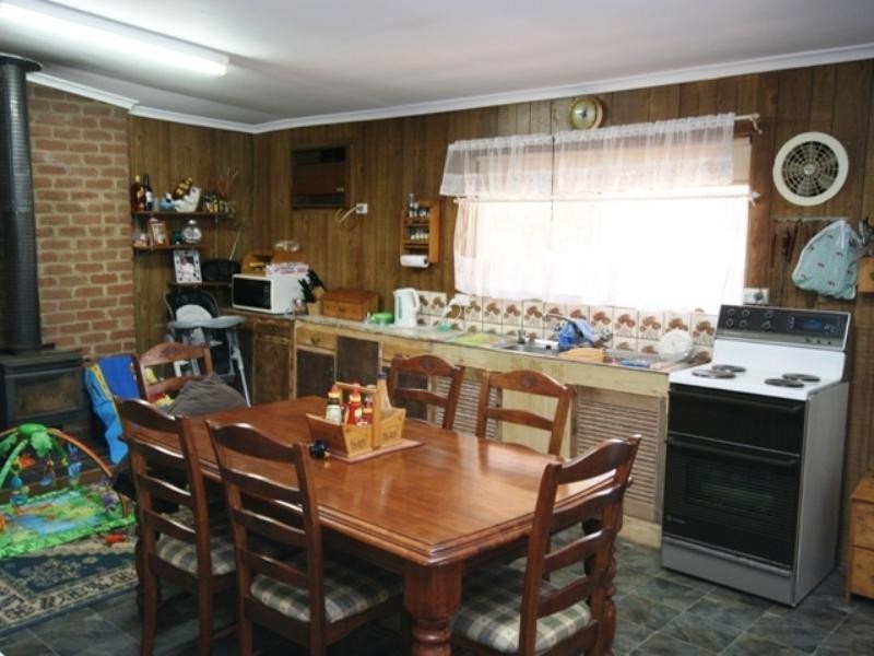 10 Penclawdd Street, Burra SA 5417