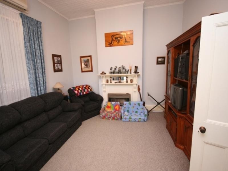 10 Penclawdd Street, Burra SA 5417