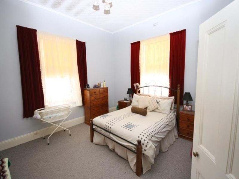 10 Penclawdd Street, Burra SA 5417