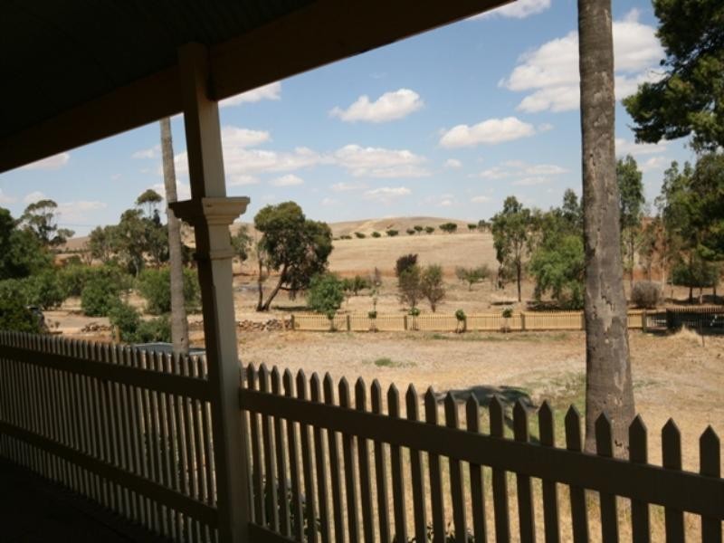 10 Penclawdd Street, Burra SA 5417